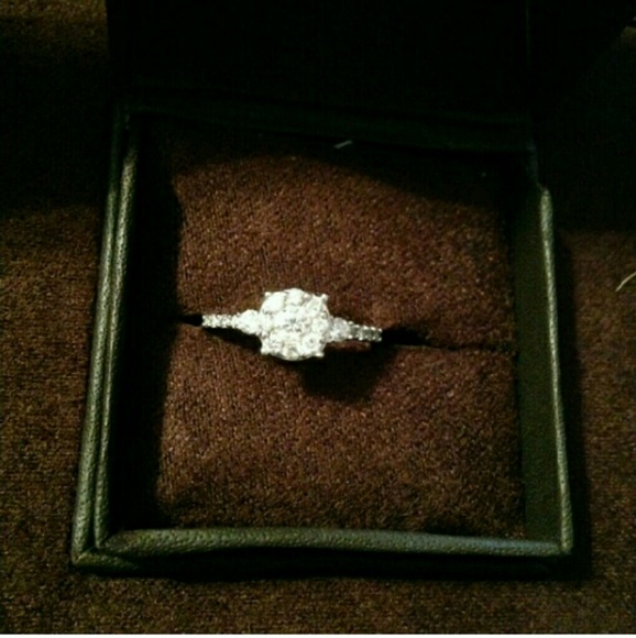 Diamond ring - Picture 1 of 2