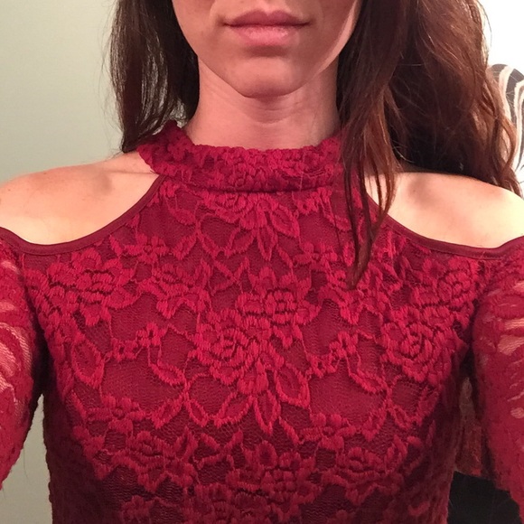 Maroon Lace long-sleeve dress - Picture 2 of 4