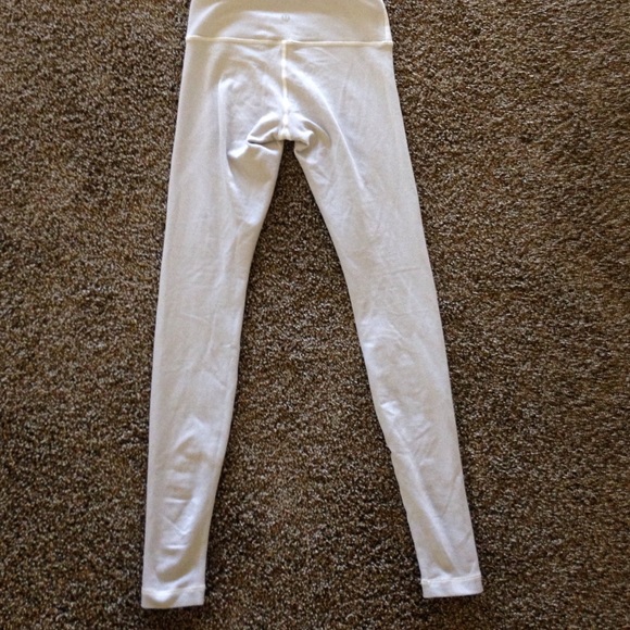 Light grey Lululemon tights