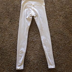 Light grey Lululemon tights