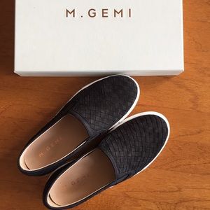 NWT Mgemi bestseller black slip-on