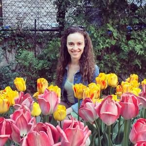 Meet your Posher, Yanna