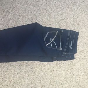 Size 7 amethyst jeans never worn.