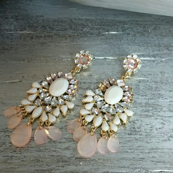 SOLD IN BUNDLEGlamorous Earrings NWOT - Picture 3 of 4