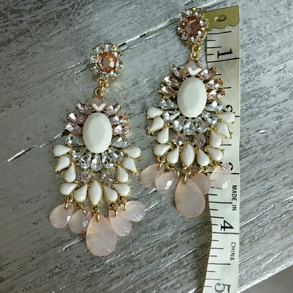 SOLD IN BUNDLEGlamorous Earrings NWOT - Picture 4 of 4
