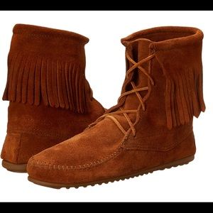 NEVER WORN MINNETONKA TRAMPER ANKLE HIGH BOOT