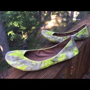 Lucky Brand yellow and cream colored flats size 8