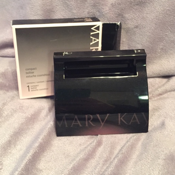 Mary Kay compact