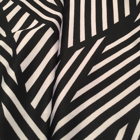 black and white pattern - Picture 2 of 2