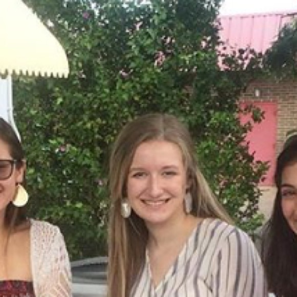 Meet your Posher, Claire - Picture 1 of 1