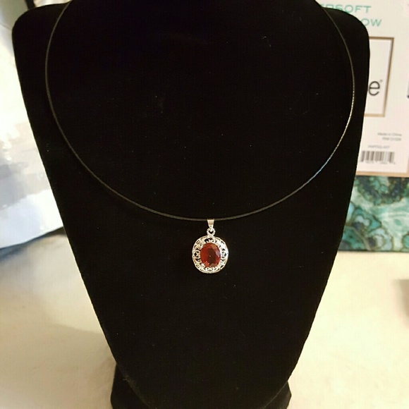 Red crystal and silver pendant. - Picture 1 of 2