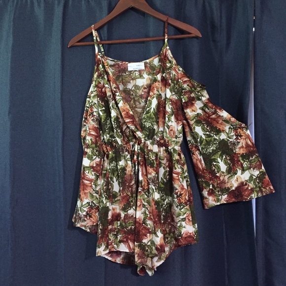Floral open shoulder long sleeve Romper