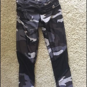 Black Camo Capri leggings