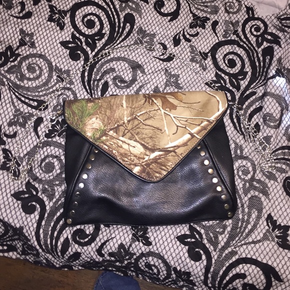 Camo purse with chain handle