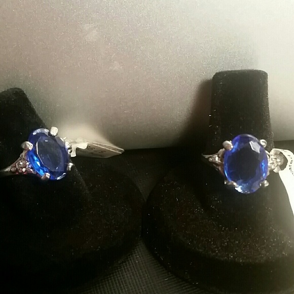 $7 or ☆5items for $20☆ NWT! 2 dark blue rings