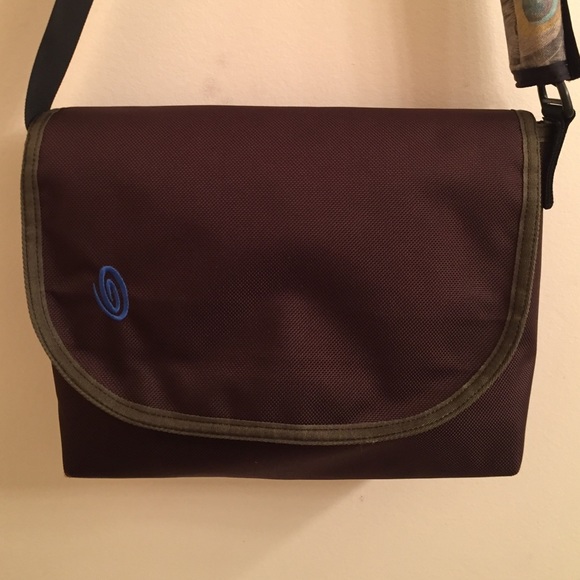 Timbuk2 Small Messenger bag iPad sleeve strap
