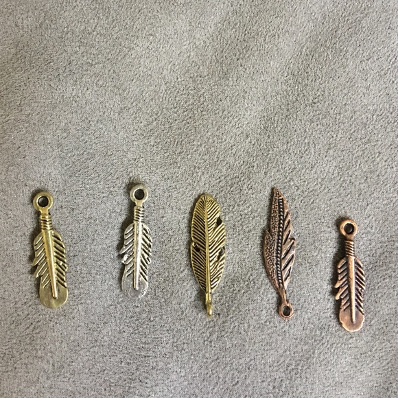 "Feather me this, feather me that" - Picture 1 of 2