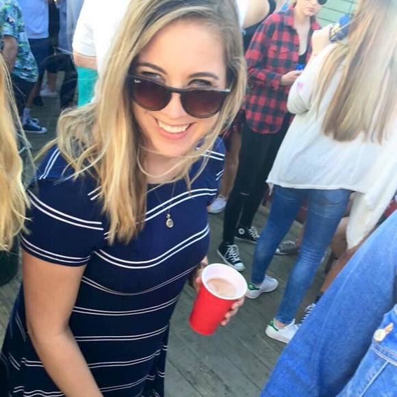 Meet your Posher, Alyssa - Picture 1 of 1