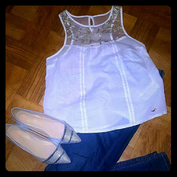 🎉NEW LISTING🎉 sleevless semi sheer hollister top