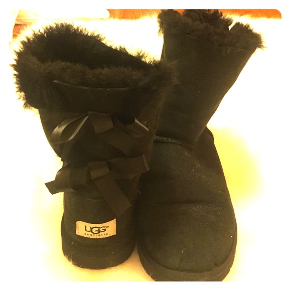 Bailey Bow Uggs black size 6