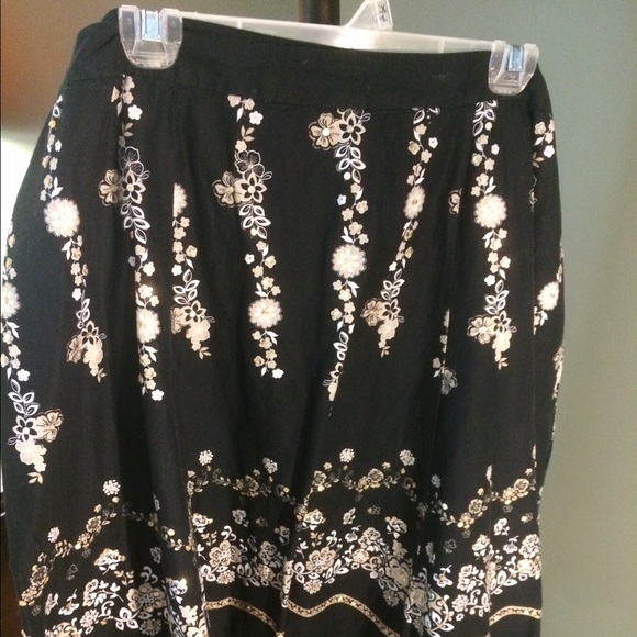 Bohemian knee-length skirt with sequin details