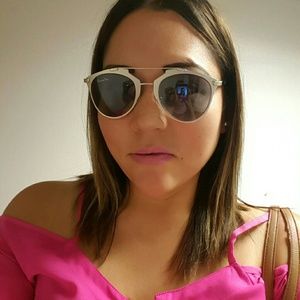 Meet your Posher, Elena