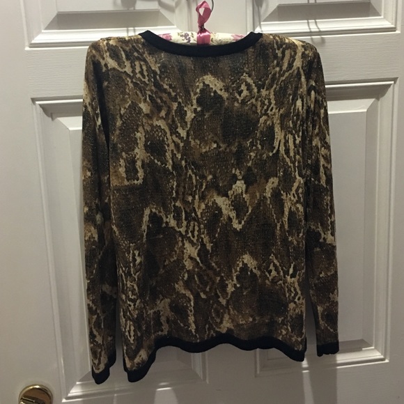 Button down sweater - Picture 2 of 2