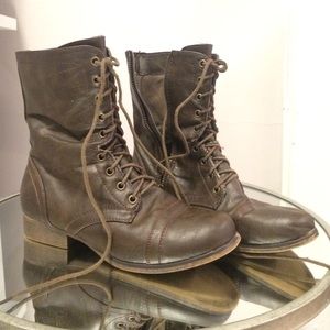Combat boots