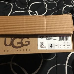Silver sparkle uggs. 10/10 Ask 4 additional photos