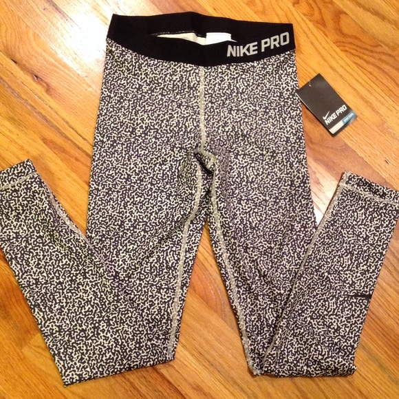 NWT Nike Pro training leggings - Picture 2 of 4