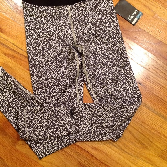 NWT Nike Pro training leggings - Picture 3 of 4