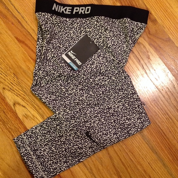 NWT Nike Pro training leggings - Picture 4 of 4
