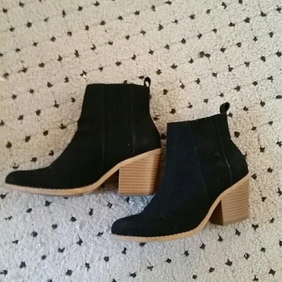 Black ankle booties!