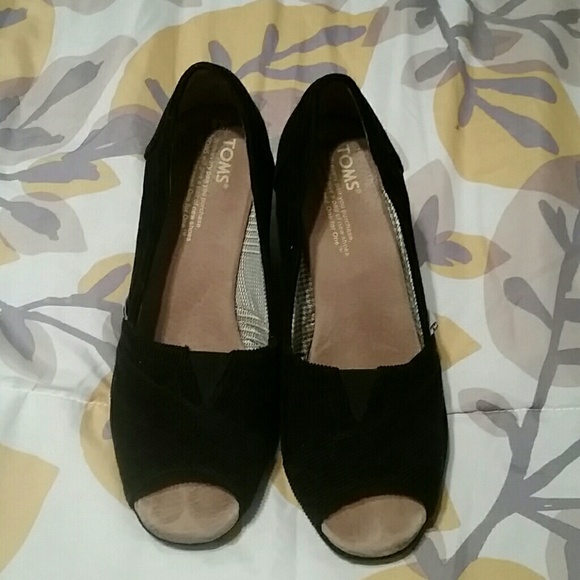 Toms black corduroy open toe wedges