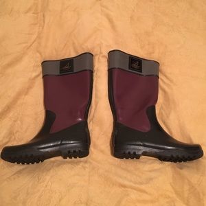 Burgundy and Black Sperry Rainboots | Size 7