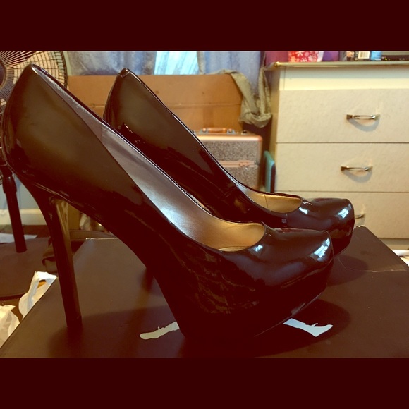 Steve Madden patent leather pumps - Picture 1 of 3