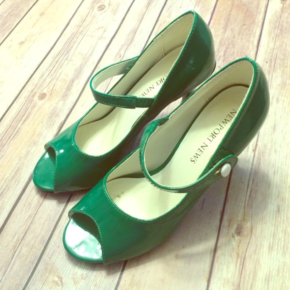 Pin up style Green pumps