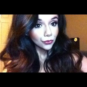 Meet your Posher, Alma