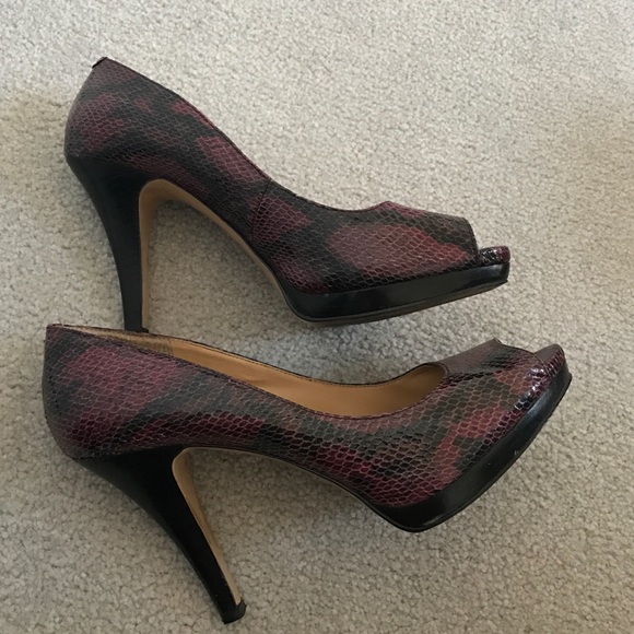 Nine West Peep Toe heels