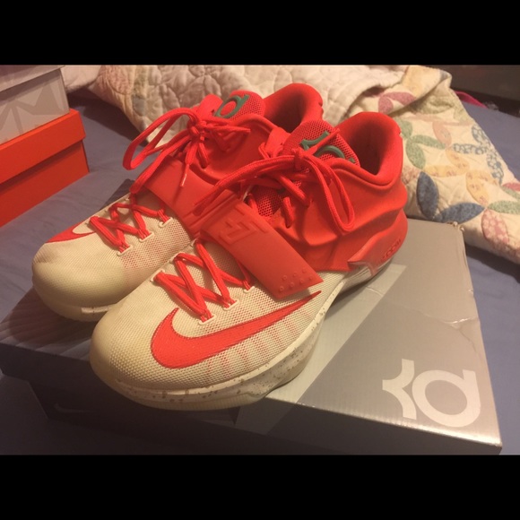 🔻SALE🔻KD VII XMAS ' SIZE 10 , GREAT CONDITION!!!