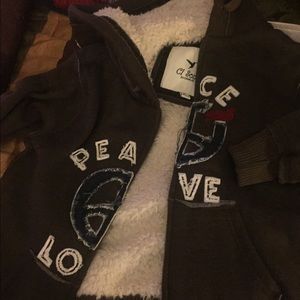 Peace and love cozy zip up hoodie ✌️❤️