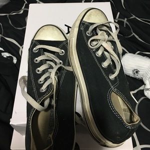 Black and white low top converse