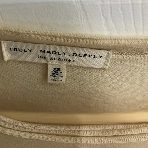 Urban Outfitters Flowy shirt - Picture 2 of 2