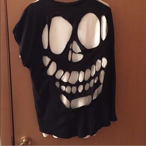 cut out skull tee