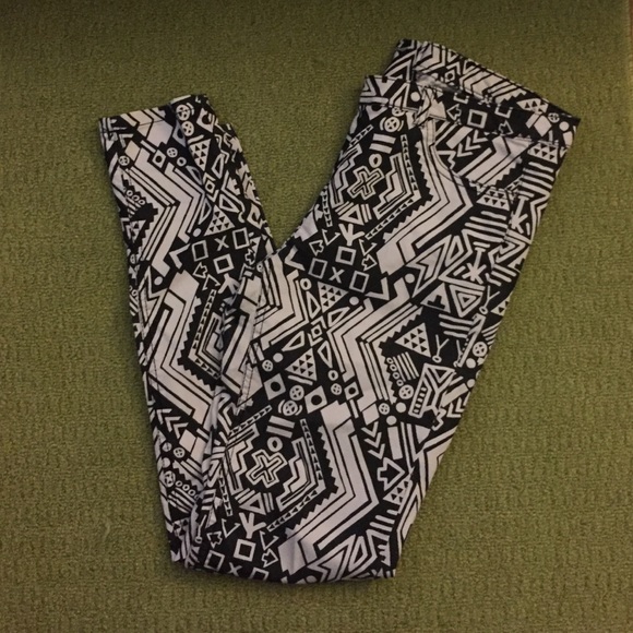 H&M black and white pattern jegging