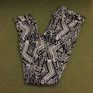 H&M black and white pattern jegging