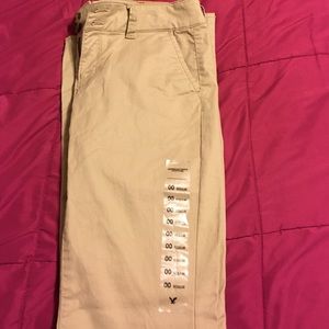 NEW Women's American eagle khaki pants.