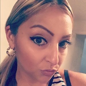 Meet your Posher, Beatriz