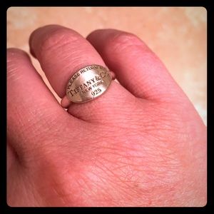 Reserved-Tiffany & Co Return to Tiffany Oval ring
