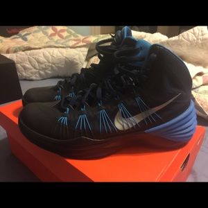 NIKE HYPERDUNK' SIZE 11, WORN TWICE, NEW CONDITION